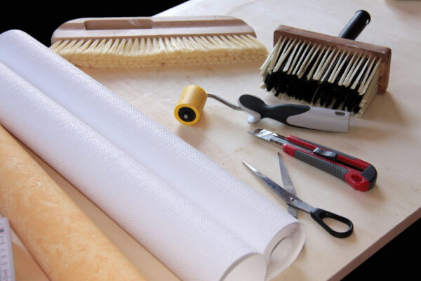 Werkzeuge zum Tapezieren